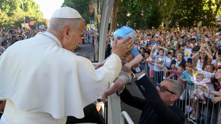Un momento durante la santa misa en la solemnidad del Corpus Christi presidida por el Papa en la Plaza de Cibeles 