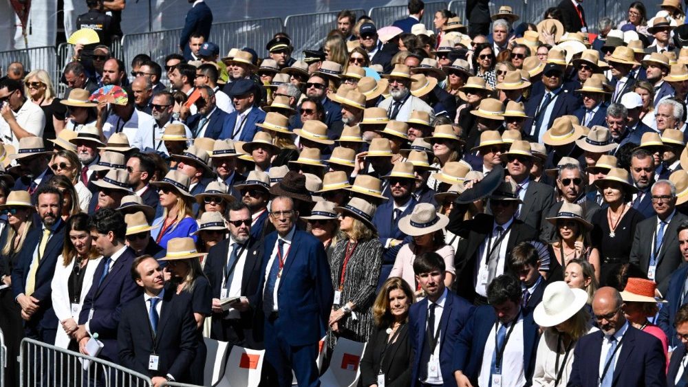 Lors de la célébration euxharistique ce dimanche 7 juin 2026, place de Cibeles à Madrid.