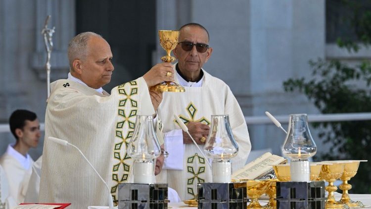 Bei der Messe an der Plaza de Cibeles