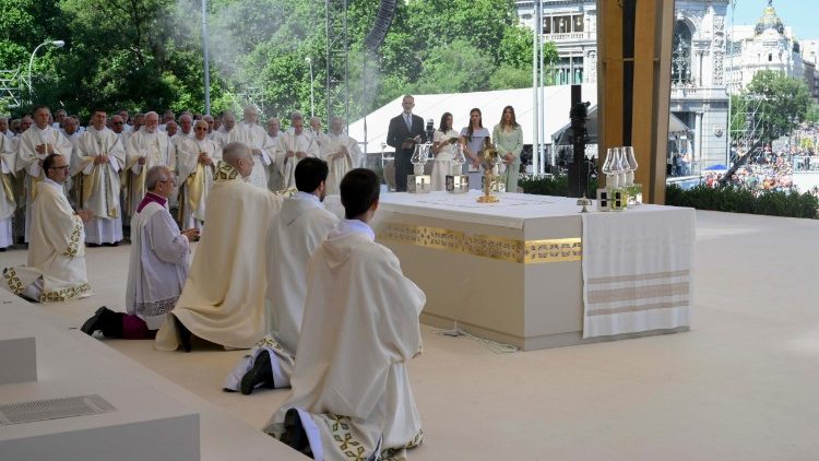 Bei der Messe an der Plaza de Cibeles