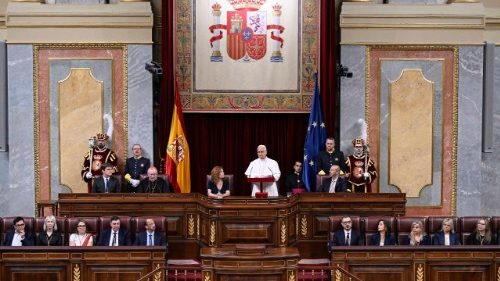 Il Papa: una societ&agrave; giusta difende ogni vita umana, i poveri, la pace, la libert&agrave;