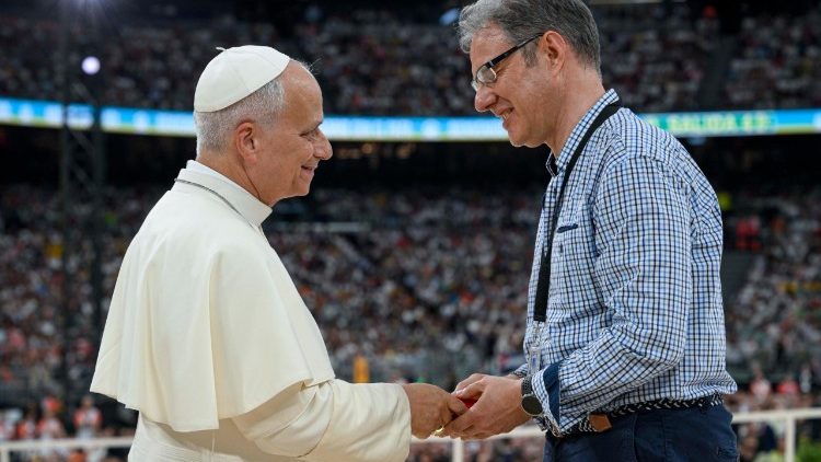 Il Papa con Jes&uacute;s Moure