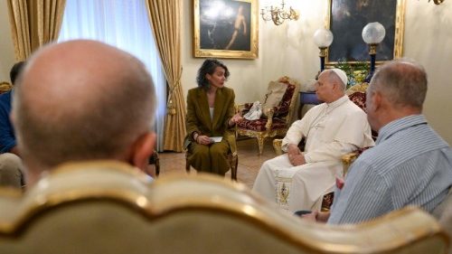 Il Papa incontra a Madrid un gruppo di vittime di abusi: si &egrave; fatto carico del nostro dolore