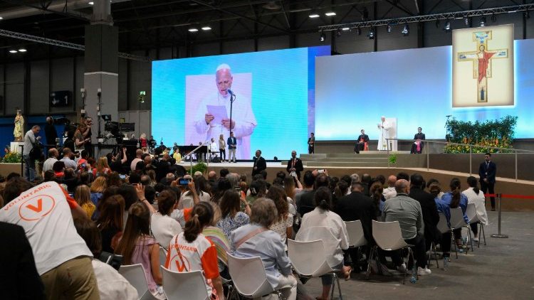 Die Rede wurde auch auf Bildschirmen &uuml;bertragen