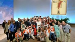 Papst Leo am Dienstagvormittag beim Treffen mit Freiwilligen in Madrid  - diesen Dienstag reist das katholische Kirchenoberhaupt weiter nach Barcelona