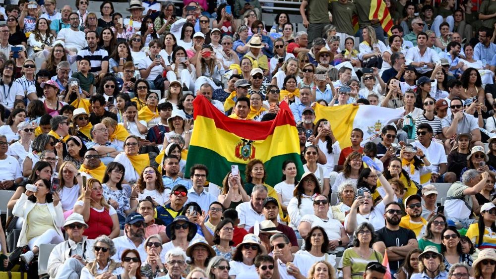 Vigilie na stadionu Lluís Companys v Barceloně, 9. 6. 2026