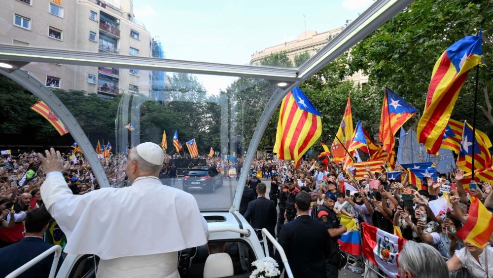 Mše svatá v bazilice Sagrada Familia, příjezd k bazilice, 10. 6. 2026