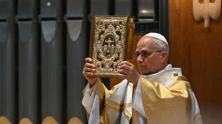 Papieska wizyta w Sagrada Fam&iacute;lia była związana z inauguracją Wieży Jezusa Chrystusa