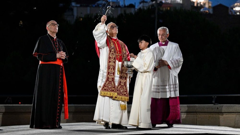 Bei der Einweihung des Christusturms der Sagrada Família