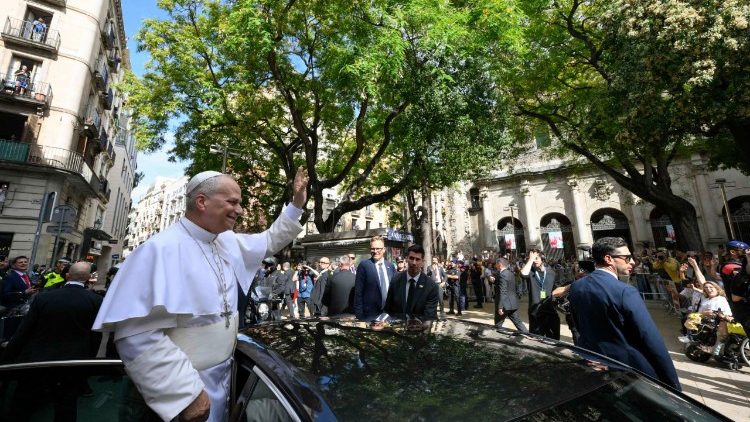 Llegada del Papa a la Iglesia de san Agust&iacute;n en el barrio de Raval