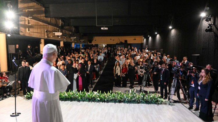 Papst Leo XIV. beim Besuch der Strafvollzugsanstalt „BRIANS 1“ 