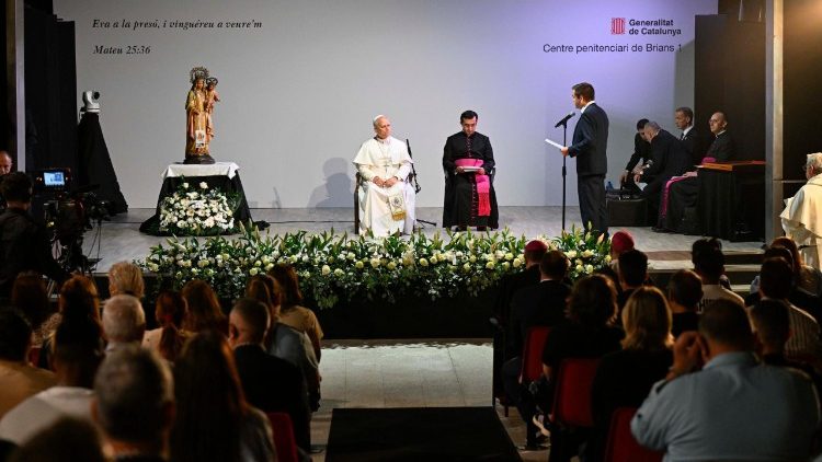 Papst Leo XIV. beim Besuch der Strafvollzugsanstalt „BRIANS 1“ 