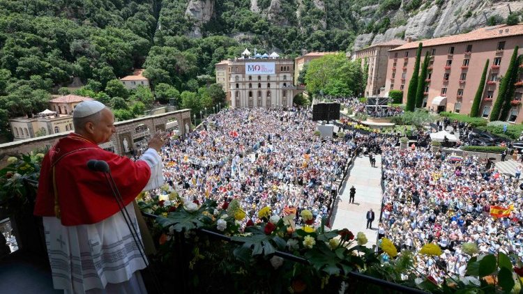 Leon XIV pozdrawia wiernych w Montserrat