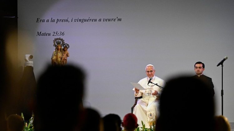 Papst Leo XIV. beim Besuch der Strafvollzugsanstalt „BRIANS 1“ 