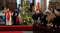 2026.06.11 Viaggio Apostolico in Spagna - Incontro con i Vescovi, i Sacerdoti, i Diaconi, i Religiosi, le Religiose, i Seminaristi e gli Operatori pastorali nella Cattedrale di Santâ  Anna