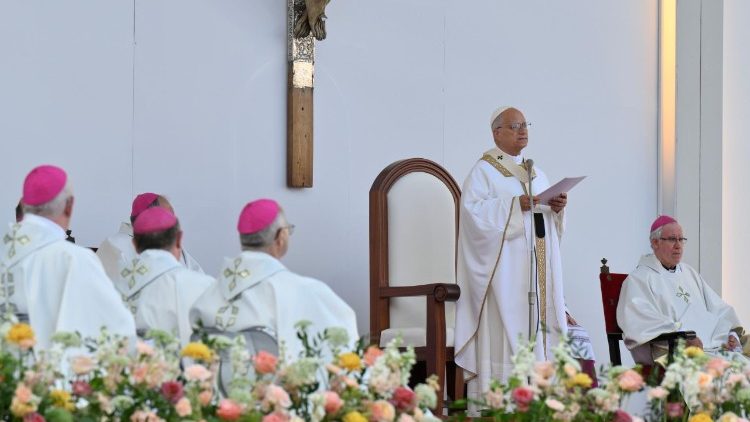 Papa akitoa mahubiri