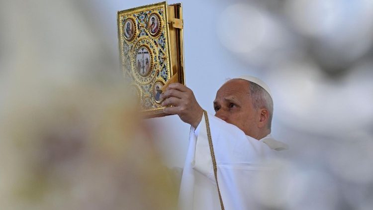 Papież wskazał, że miłość nie powinna ograniczać się do samego udzielania pomocy potrzebującym