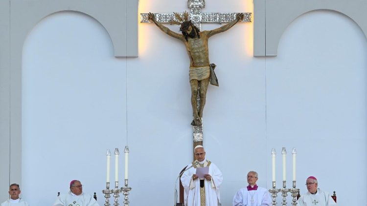 Bei der Messe mit Papst Leo XIV.  im Stadion von Gran Canaria