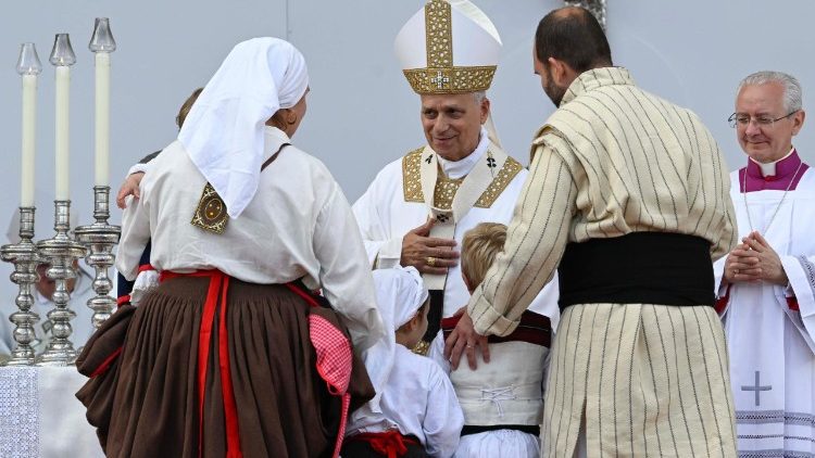 Papst Leo XIV. bei der Heiligen Messe im Stadion von Gran Canaria am 11.6.2026
