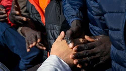L’&eacute;v&ecirc;que de Tenerife: &laquo;Le Pape a r&eacute;ussi &agrave; conqu&eacute;rir le cœur des Espagnols&raquo;