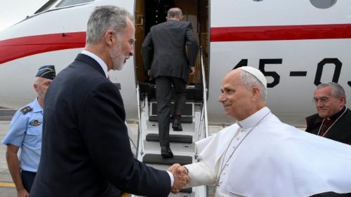 Lev XIV. se vrac&iacute; z Tenerife do Ř&iacute;ma letadlem španělsk&eacute;ho kr&aacute;le