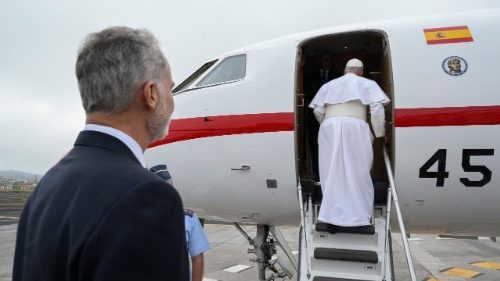 Leone XIV in volo per Roma da Tenerife, con l’aereo di re Felipe di Spagna
