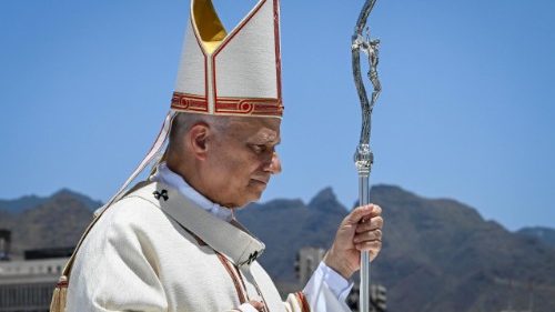 Papež na Tenerife: Otevřete moře l&aacute;sky pro všechny!