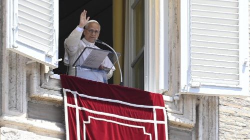 Anjel P&aacute;na: Ježiš vid&iacute; rany sveta a posiela Cirkev prin&aacute;šať n&aacute;dej