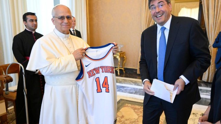 Pope Leo meeting with representatives of the Federation