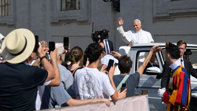 Os milhares de peregrinos presentes na Audi&ecirc;ncia Geral com o Papa na &uacute;ltima quarta-feira (17/06)