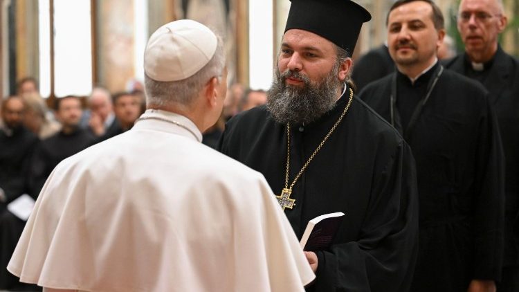 Il saluto personale ai partecipanti all'udienza