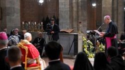 Il vescovo di Pavia monsignor Corrado Sanguineti rivolge a Leone XIV il suo discorso di benvenuto.