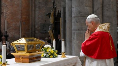 Il Papa: la Chiesa accompagni nel riscoprire la fede, Agostino ci &egrave; maestro