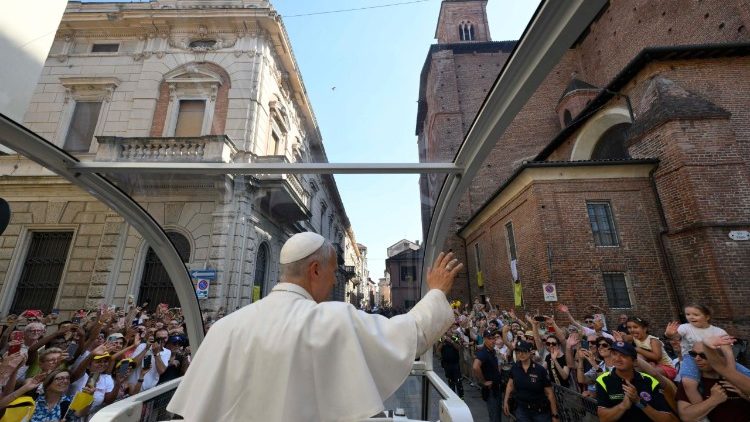 Il Papa per le strade di Pavia