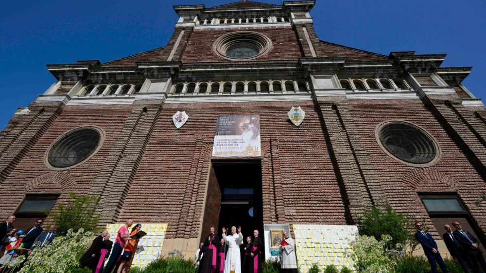 2026.06.20 Visita Pastorale a Pavia - Piazza Duomo