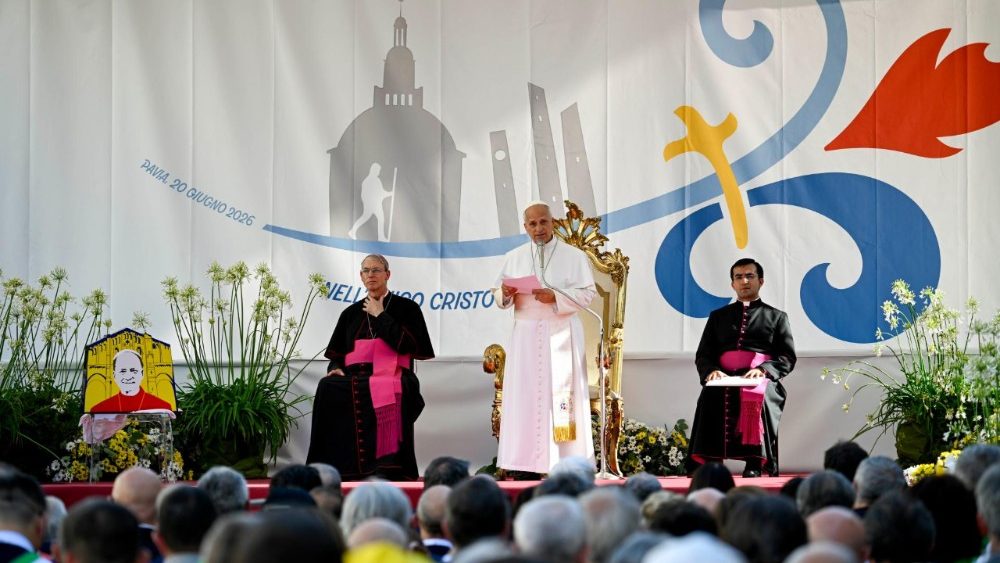 2026.06.20 Visita Pastorale a Pavia - Piazza Vittoria - Incontro con la Cittadinanza