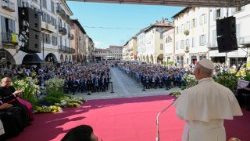 Il Papa incontra la cittadinanza di Pavia in Piazza Vittoria