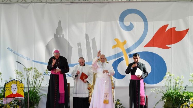 Visita pastoral a Pavía, Plaza Vittoria, encuentro con los ciudadanos