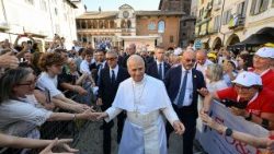 2026.06.20 Visita Pastorale a Pavia - Piazza Vittoria - Incontro con la Cittadinanza
