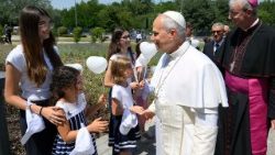 Papst Leo XIV. traf diesen Samstag in Pavia Patienten, Angehörigen und medizinischem Personal am Nationalen Zentrum für Onkologische Strahlentherapie