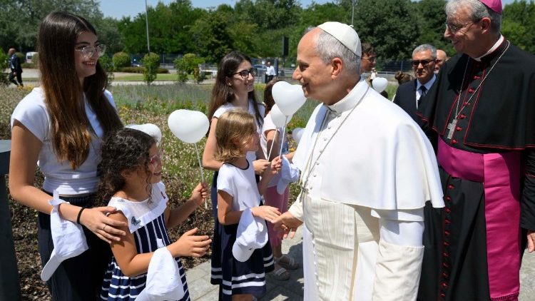 Papst Leo XIV. traf diesen Samstag in Pavia Patienten, Angehörigen und medizinischem Personal am Nationalen Zentrum für Onkologische Strahlentherapie