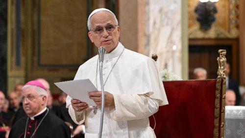 Il Papa: il fenomeno migratorio &egrave; in fase complessa, la Chiesa si lasci interpellare