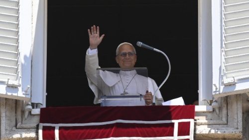 Under Angelus uppmanar p&aring;ven de kristna att bem&ouml;ta hat med k&auml;rlek