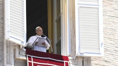 Il Papa: ostilit&agrave; e persecuzioni per tanti cristiani, rispondere all'odio con l'amore
