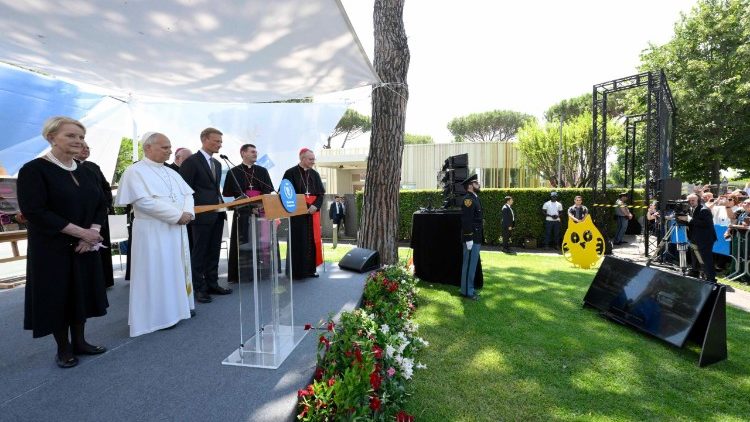 otro momento del Papa con los empleados del PMA