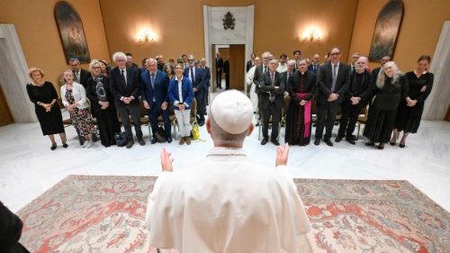 Leone XIV agli scrittori: “Abbiamo bisogno di voi, scrivere &egrave; un atto di verit&agrave;”