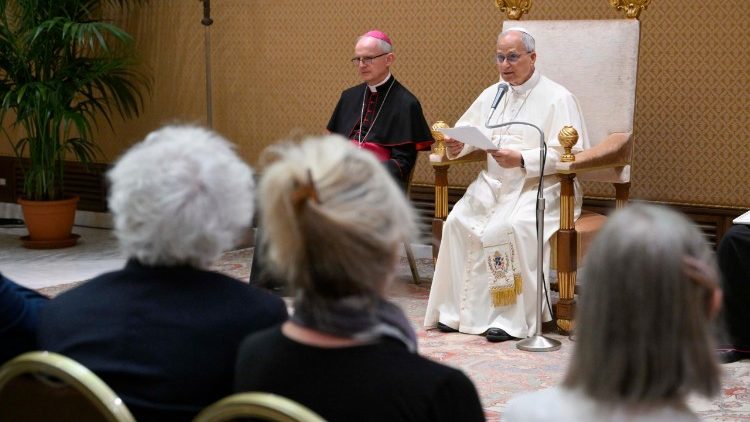 Il Papa durante l'udienza a scrittori e scrittrici