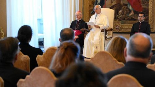 Papst ruft Jesuiten-Hochschulen zu Antwort auf gesellschaftliche Krisen auf