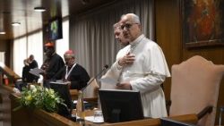 Papa Leone XIV in Aula del Sinodo durante i lavori del Concistoro straordinario