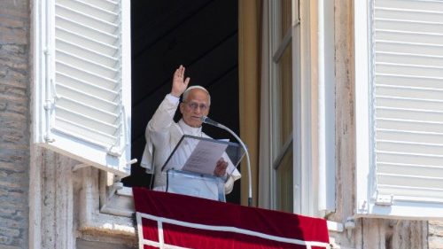 El Papa: En un mundo obsesionado por el poseer Jes&uacute;s nos invita a la entrega